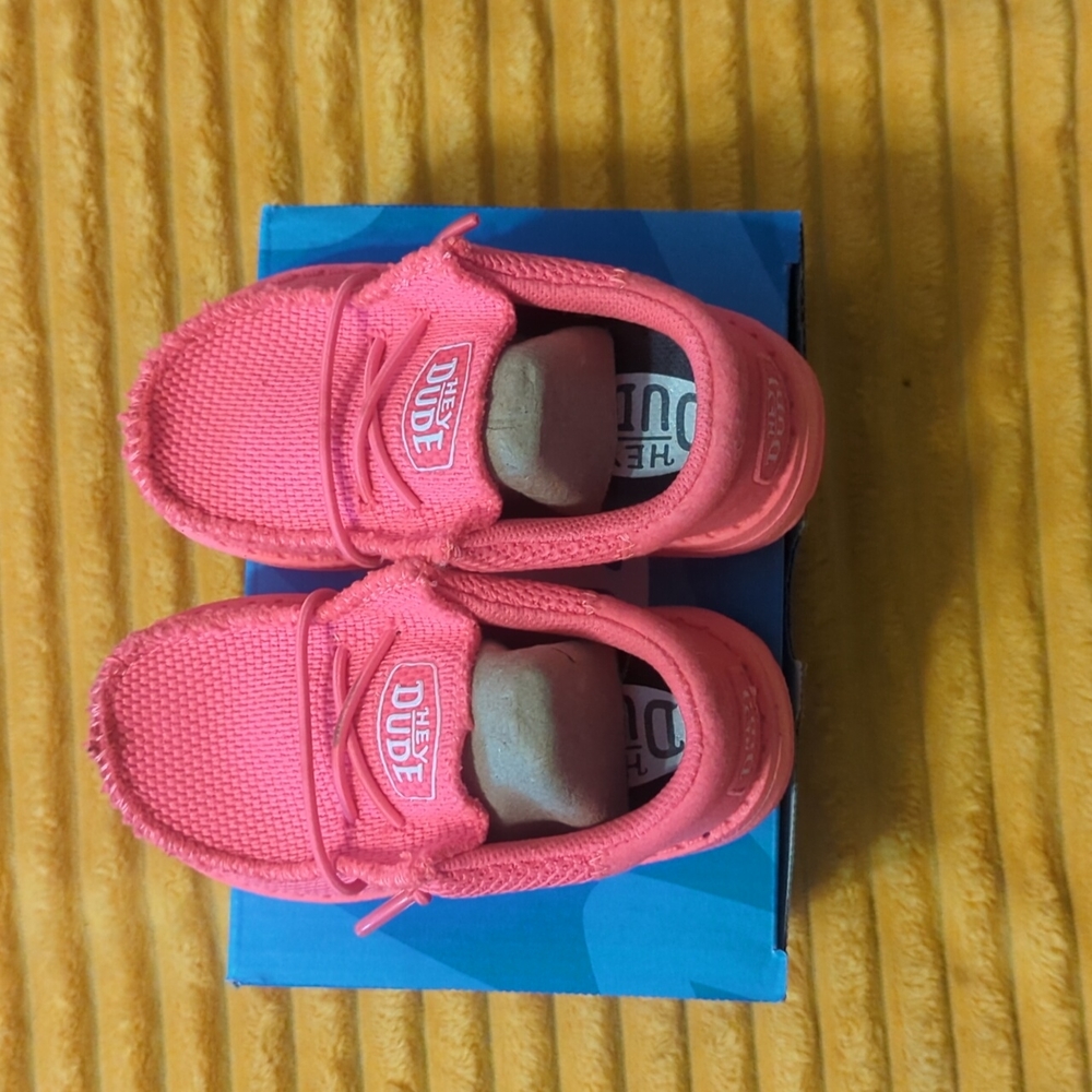 Toddler size 6 Hey Dudes. I'm firm on the price. No lowballing, please.